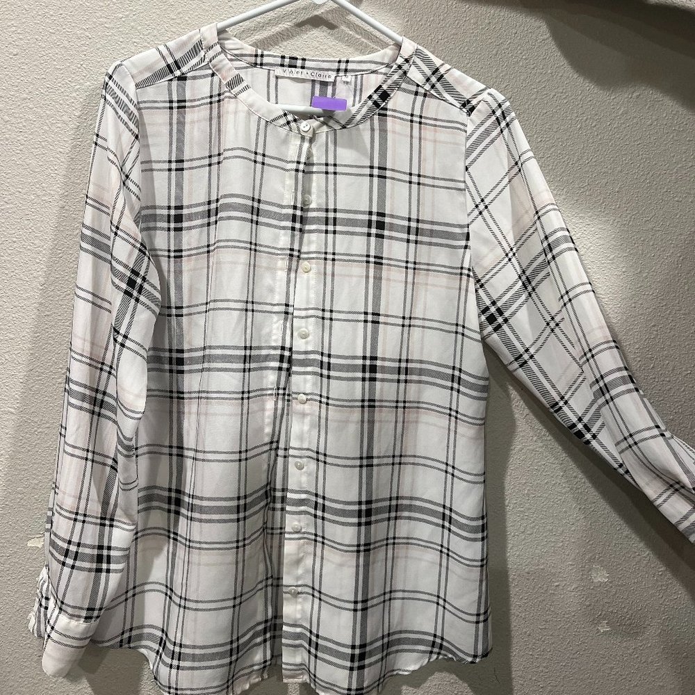 Violet + Claire Medium Womens Shirt